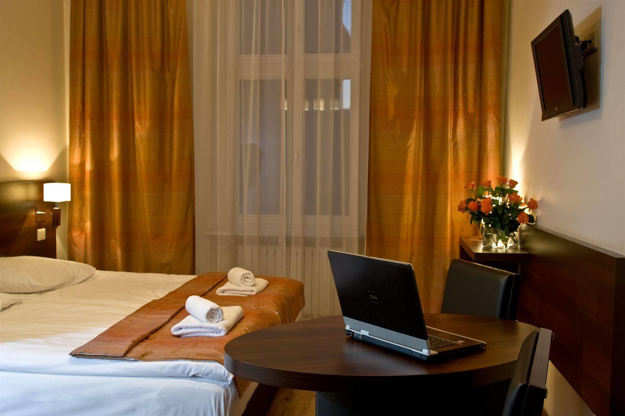 Spatz Aparthotel Krakow Exterior photo